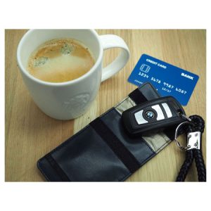 Carcasa pentru tastele care blocheaza undele radio