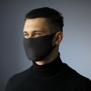 Mască facială reutilizabilă cu spațiu de filtrare și ioni de argint